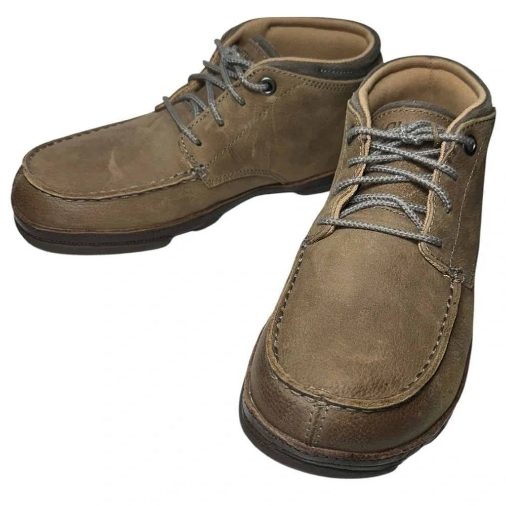 Olukai NWT Men’s Size 7 Storm Gray Dark Wood Hamakua Chukka Boots